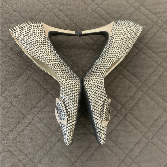 ModCloth Gold Bow Heels Size 40 - Picture 12 of 17